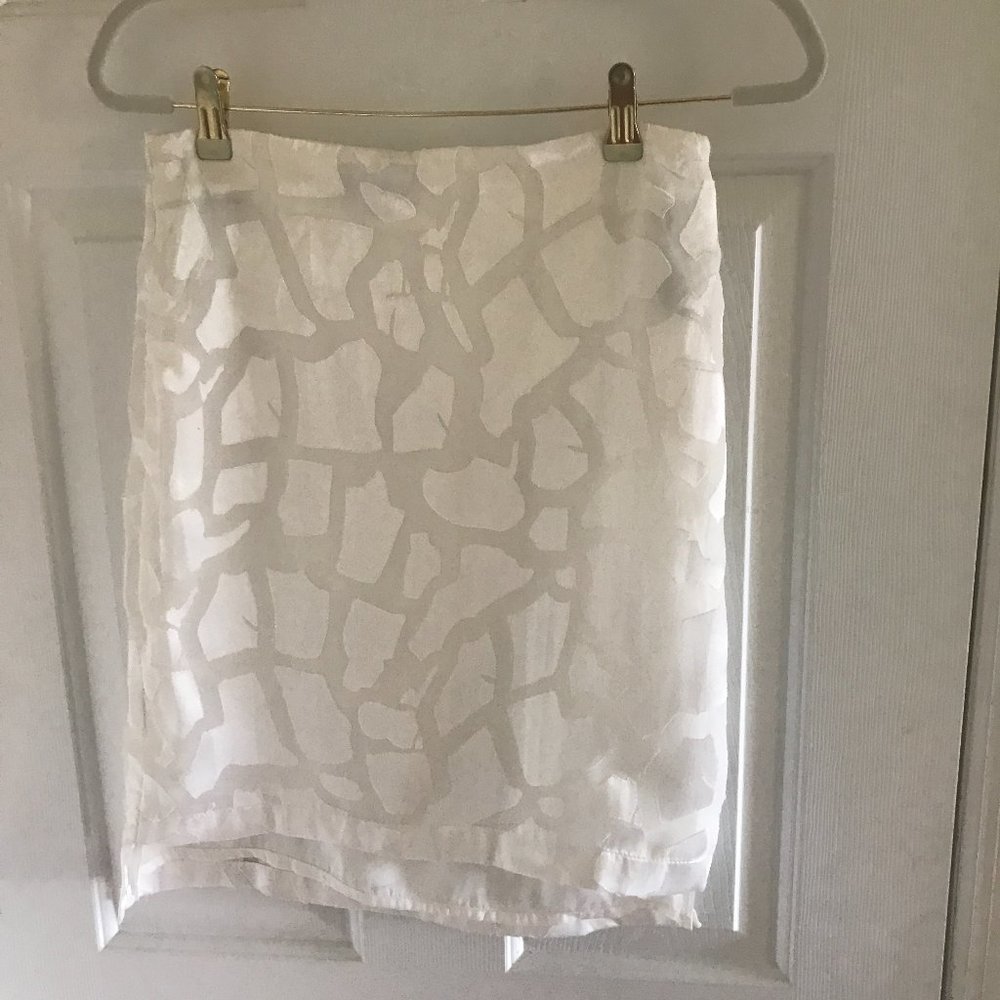White animal print skirt, size 6